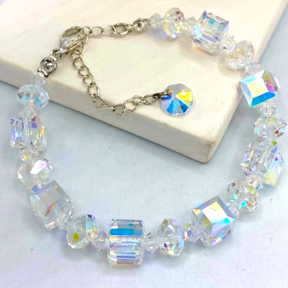 Vintage Aurora Borealis Glass Beaded Sparkly Bracelet 6 1/4” With a 2” Extender